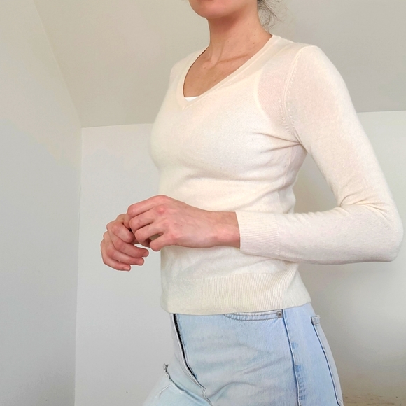 LORD & TAYLOR - Cashmere sweater - Picture 5 of 11